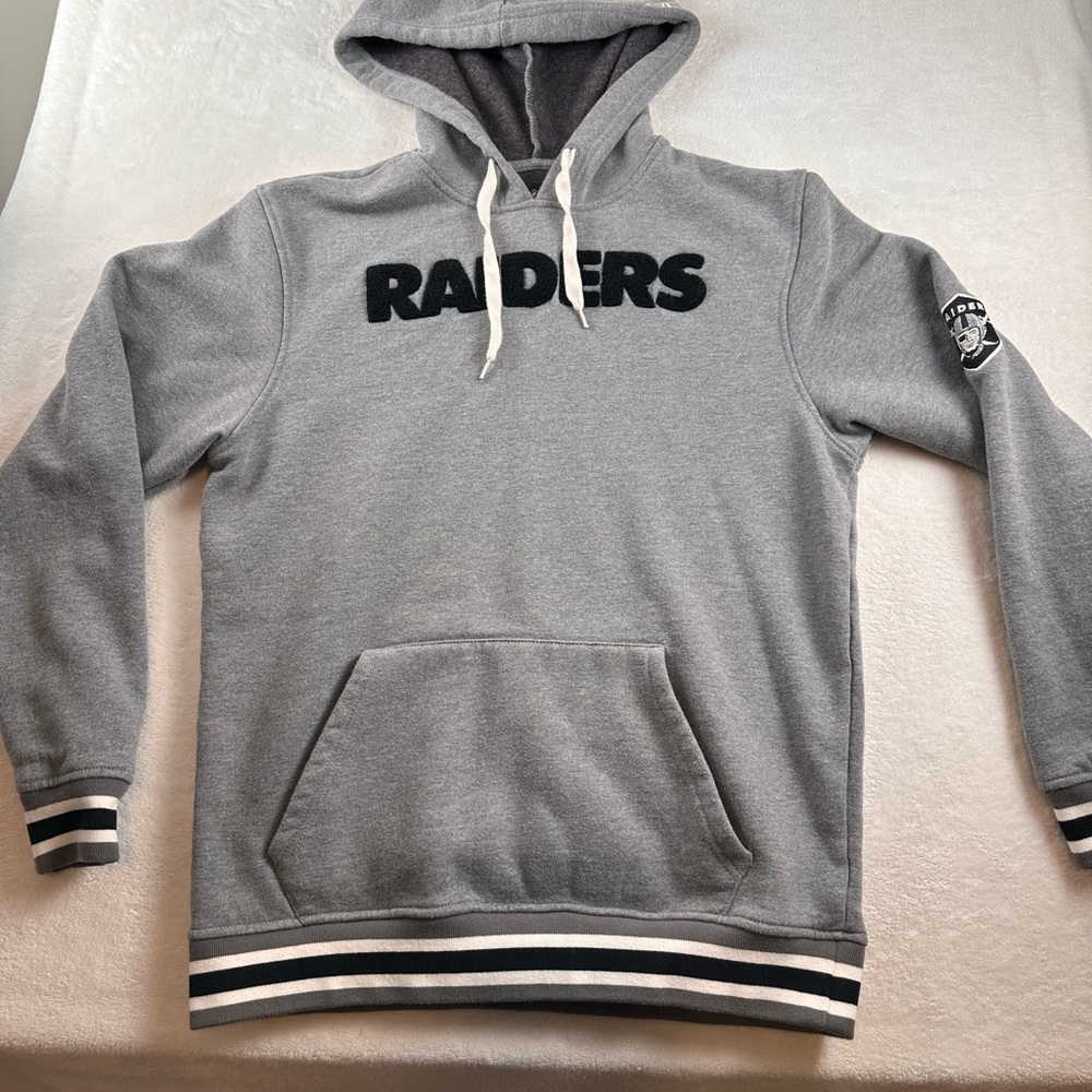Raiders NFL Team Apparel Hoodie by New Era unisex  Medium – (Runs Small)